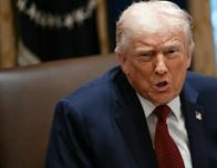 Trump llama "débiles" a líderes de Europa, mientras perfila su política para el continente