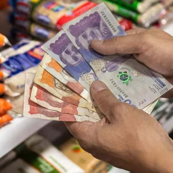 Salario mínimo 2026: Fenalco rechaza aumento del 16 % que proponen los sindicatos y señalan que el incremento no debería superar el 6,21 %.