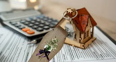 ¿Un fallecido puede aparecer como propietario de una vivienda? Tiempo máximo