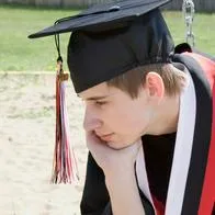 Diez carreras universitarias que no se deben estudiar en 2026, según la IA