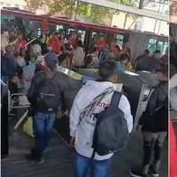 Indígenas entraron a Portal 80 de Transmilenio sin pagar pasajes: acá, video