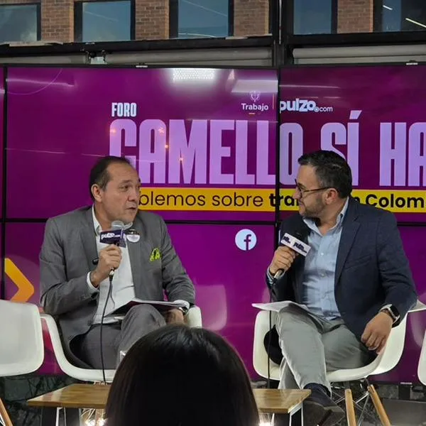 Antonio Sanguino, minitro de Trabajo y Andrés Murcia, CEO de Pulzo.com