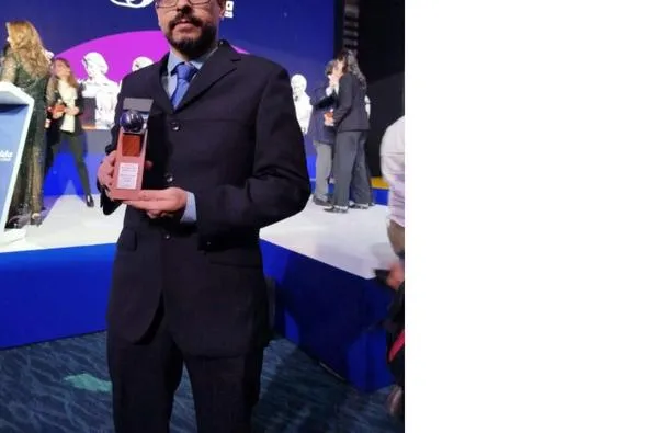 Hómez, caricaturista de LA PATRIA, gana premio de periodismo por trabajo sobre la reforma a la salud