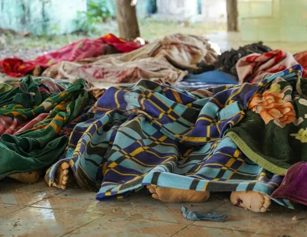 Al menos 30 muertos tras un ataque aéreo de la junta contra un hospital, según fuentes