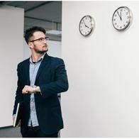 Multan a jefe de empresa en Francia que pedía a trabajadores que entraran antes