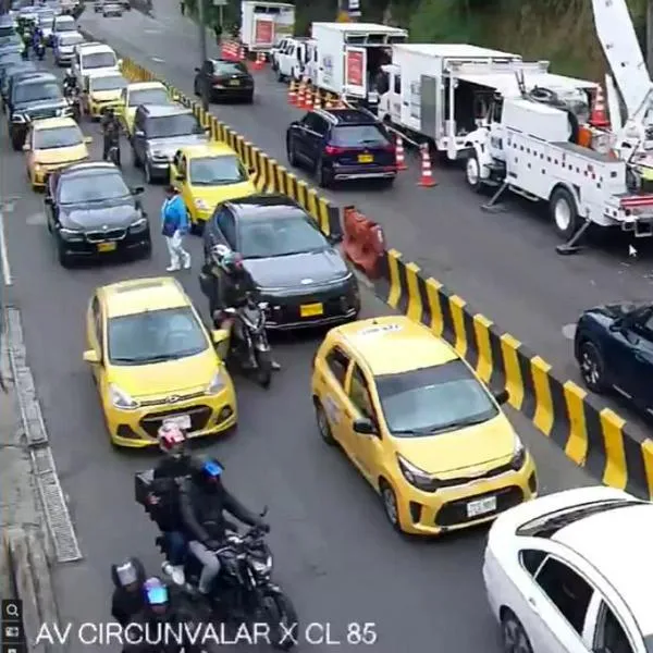 Trancón en vía Bogotá–La Calera hoy 12 de diciembre: movilidad colapsada en ambos sentidos por trabajos de Enel Colombia.