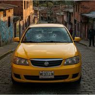 Medellín hoy: asesinaron a taxista dentro de su vehículo, le dispararon en moto