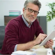 ¿Qué pasa si me pensiono y sigo trabajando en Colombia? Esto dice la ley