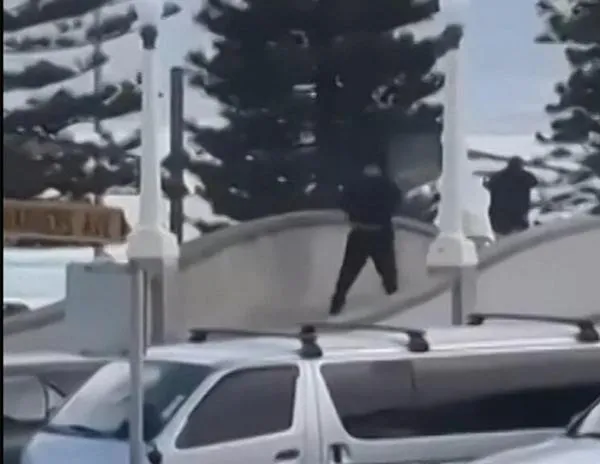 Australia: al menos diez muertos en un tiroteo en la popular playa de Bondi, en Sidney