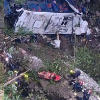 Accidente de bus escolar Liceo Antioqueño que dejó 17 muertos habría sido por falla mecánica o microsueño, según primeras hipótesis. 