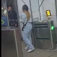 Mujer vende ingreso a Transmilenio para que se cuelen y montó negocio ilegal
