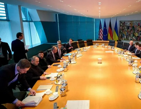 Ucrania y EE. UU. concluyen nueva ronda de conversaciones; la UE decide sobre nuevas sanciones a la flota rusa