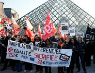 El Louvre se declara en huelga, un nuevo golpe para el museo parisino tras el robo de joyas