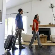 Alertan por lo que pasaría con empleos en movida del Gobierno contra Airbnb