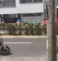 En moto intentaron atracar a un ciudadano en Manizales: comunidad fue vital para evitarlo