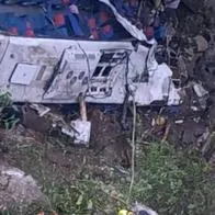 Milagro en accidente de bus: pensaron que murió y joven llamó a su abuelo a decirle que sobrevivió y que se encuentra fuera de peligro.