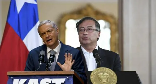 José Antonio Kast (izq.), presidente electo de Chile, y Gustavo Petro (der.), mandatario de Colombia