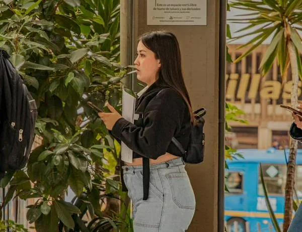 Bogotá abre 704 oportunidades laborales con una oferta robusta de contratos a término indefinido en cargos operativos 