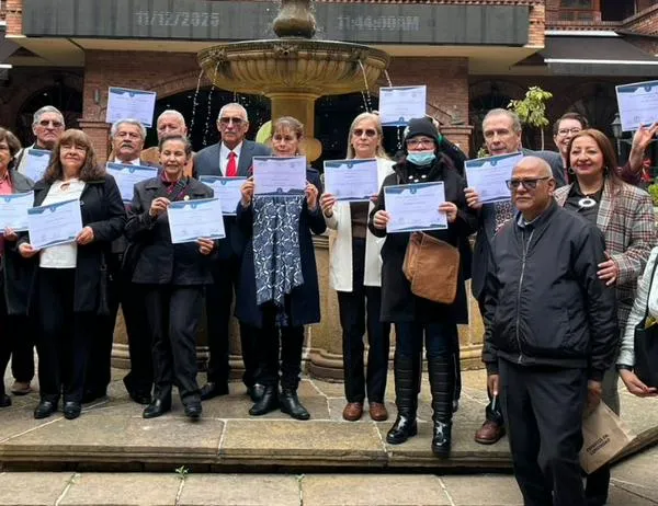 Cerca de 70 personas mayores de Chapinero se graduaron en alfabetización digital 