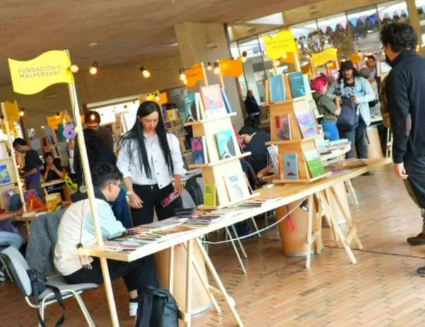 Feria 'La Vuelta' cierra con encuentros que cruzan libros, música y pensamiento  
