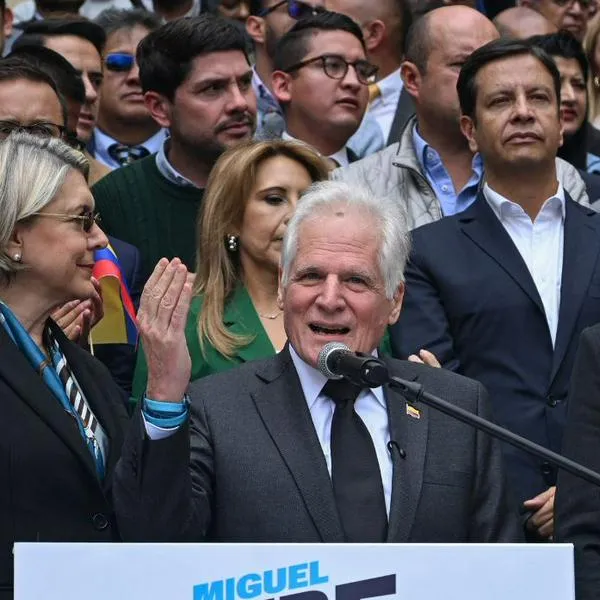 Miguel Uribe Londoño pide publicar resultados de encuesta del Centro Democrático