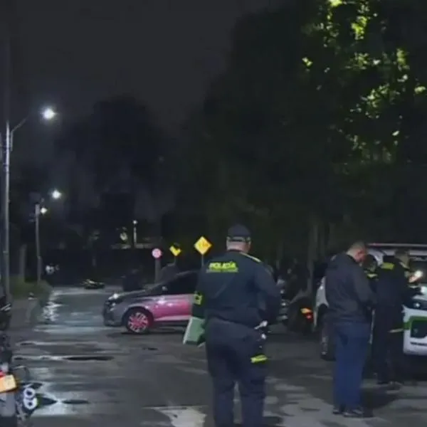 Identifican a 2 policías que murieron por atentado en Cali; iban en moto cuando les explotó artefacto en pleno barrio del oriente de la ciudad. 