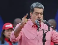 "Cuidadito le toca un pelo a un venezolano": Maduro a Kast, quien promete una dura política migratoria