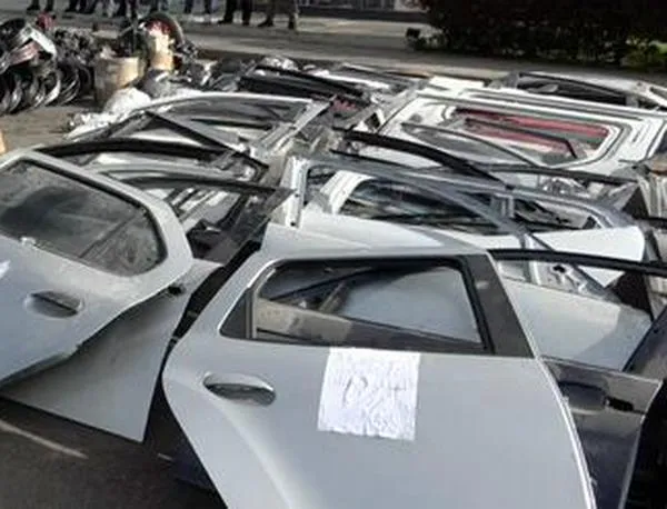 Ascensores ocultos y locales fachada: así operaba red dedicada al hurto de autopartes