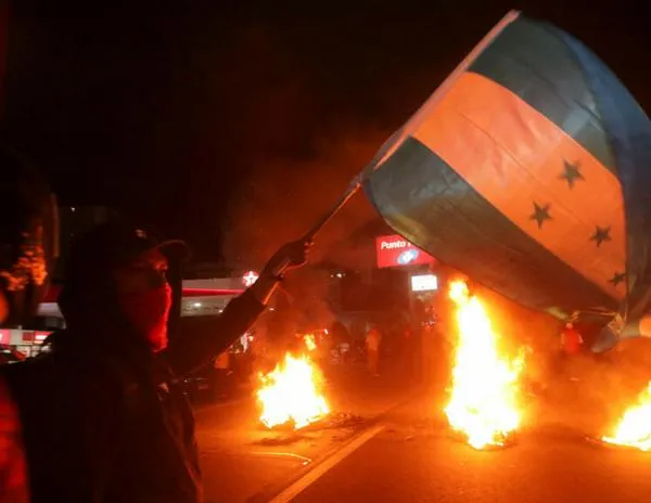 Elecciones Honduras: al menos ocho heridos en desalojo a manifestantes, en medio de protestas contra el CNE