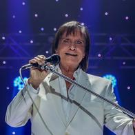 Cantante Roberto Carlos sufrió grave accidente en Brasil y está hospitalizado