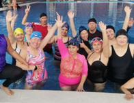 La aqua rumba llega a las piscinas de los CEFE de Bogotá para personas mayores 