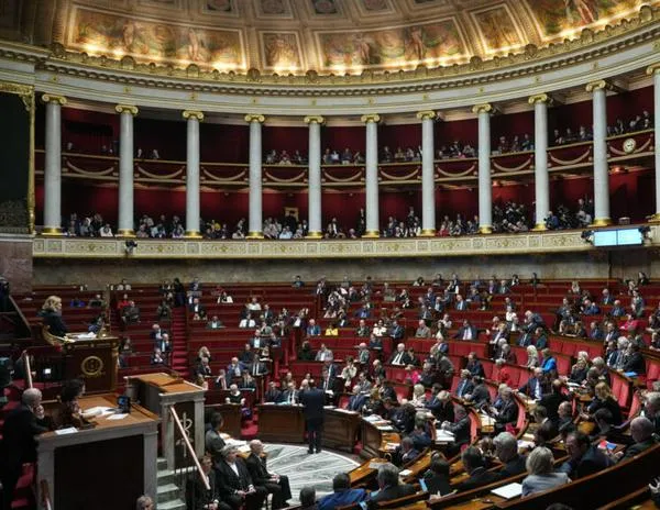 Francia: Asamblea Nacional aprueba presupuesto de seguridad social sin la polémica reforma pensional