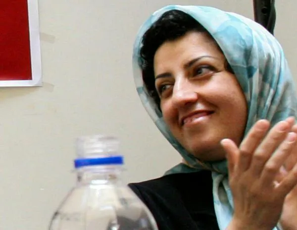 La Nobel de la Paz Narges Mohammadi fue golpeada y amenazada, dice su familia
