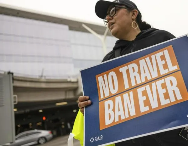 EE. UU. extiende veto y restricciones de viajes a otros 20 países, incluyendo Siria