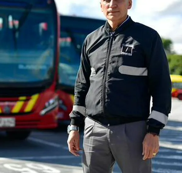Roberto Mora: 22 años al volante de un articulado de Transmilenio viendo cómo cambia Bogotá
