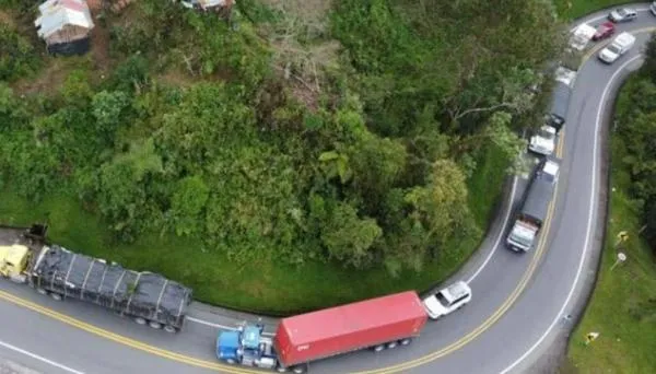 Cierre en la vía Manizales-Bogotá: un derrumbe bloquea el paso en la mañana de este miércoles