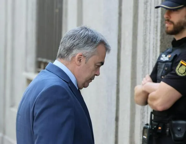 Investigado por corrupción, el ex número 3 del PSOE denuncia persecución "propia de la Inquisición"