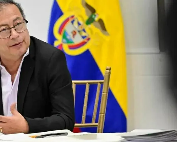 Petro culpa a la oposición luego de que Fitch bajó calificación de Colombia a BB por alto déficit fiscal