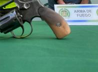 Le dan libertad condicional por tener un revólver: el caso que surgió por el supuesto robo de un reloj Rólex