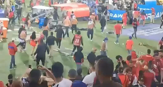 Video hinchas del Medellín se metiaron a cancha del Atanasio Girardot
