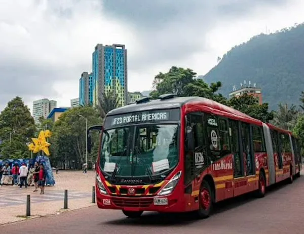 ¡Son 25 años movilizando a la ciudadanía! TransMilenio está de cumpleaños 