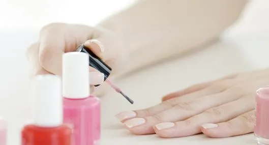 Invima prohibió elementos usados por mujeres en Colombia y salones de belleza