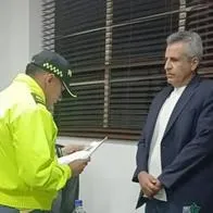 Aparece foto del momento exacto de la captura al exministro Velasco por escándalo de la UNGRD. El exministro Bonilla fue enviado al búnker de la Fiscalía. 