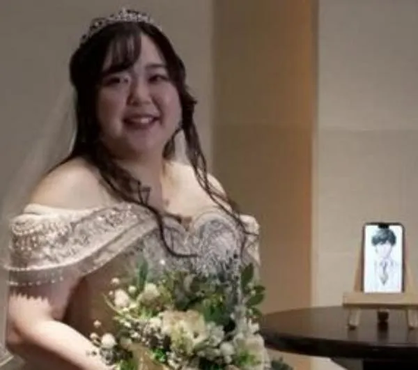 Mujer se casó con personaje creado por ChatGPT: hizo ceremonia