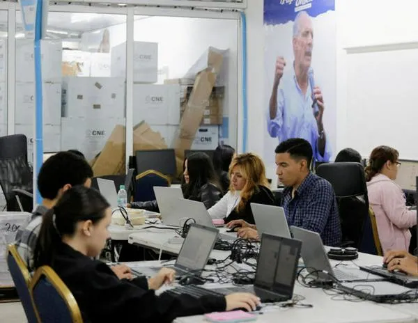 Honduras: en marcha escrutinio especial para definir presidente; Castro afirma que respetará resultados