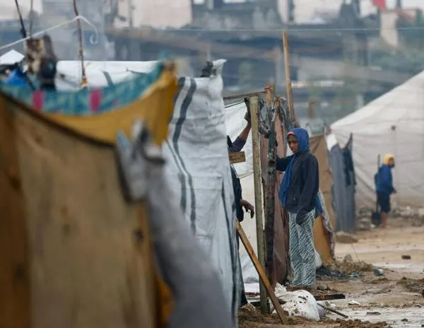 Gaza: avanzan diálogos para segunda fase de la frágil tregua, mientras niños mueren por el invierno