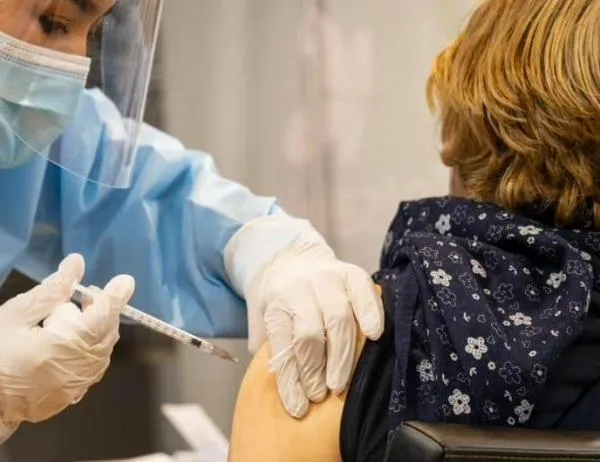 Consulta los puntos de vacunación habilitados en Bogotá este lunes 22 de diciembre 2025 