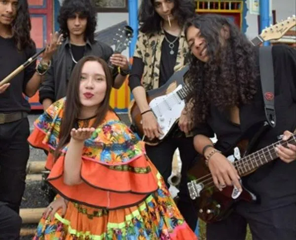 Conozca quién está detrás de Dulcinea en Alpargatas: María Paula, una voz femenina en la torva colombiana