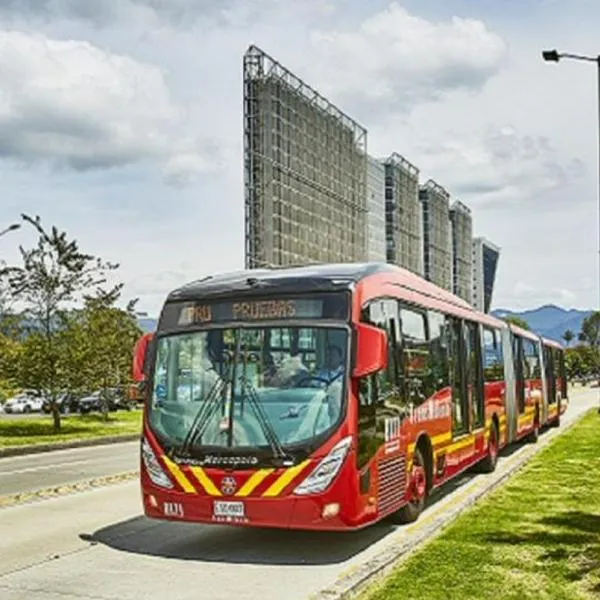 Dicen cuánto subiría el pasaje de Transmilenio en Bogotá para 2026; sería un golpe al bolsillo. Se acercaría a los 3.500 pesos. 