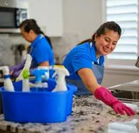 Cómo pagarle la prima a las empleadas domésticas que trabajan por días o tiempo 